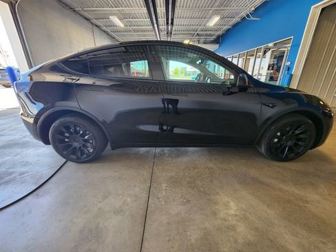 Used 2022 Tesla Model Y Long Range AWD/4WD image 5