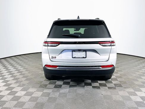 New 2026 Jeep Grand Cherokee Altitude AWD/4WD image 9