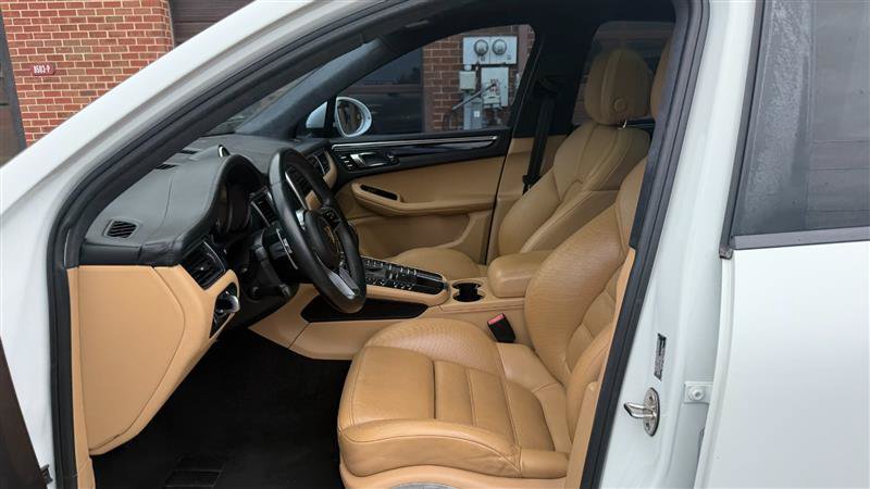 Used 2016 Porsche Macan Turbo AWD/4WD image 24
