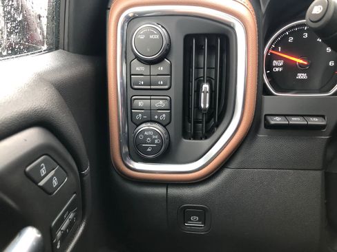 Used 2021 Chevrolet Silverado 1500 High Country w/ Technology Package image 10