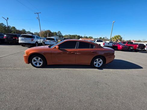 Used 2011 Dodge Charger SE image 2