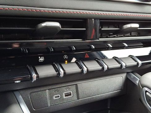 Used 2025 Chevrolet Colorado Z71 image 15