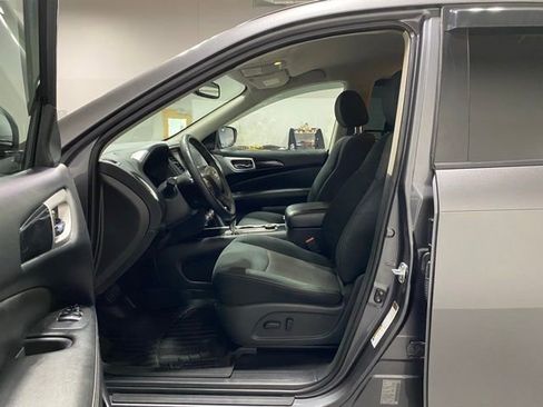 Certified 2018 Nissan Pathfinder SV image 11