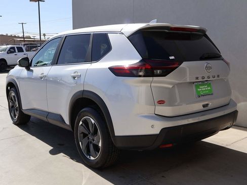 Used 2025 Nissan Rogue SV FWD image 3