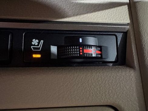 Used 2016 Lexus ES 350 w/ Luxury Package w/Wood Trim FWD image 15