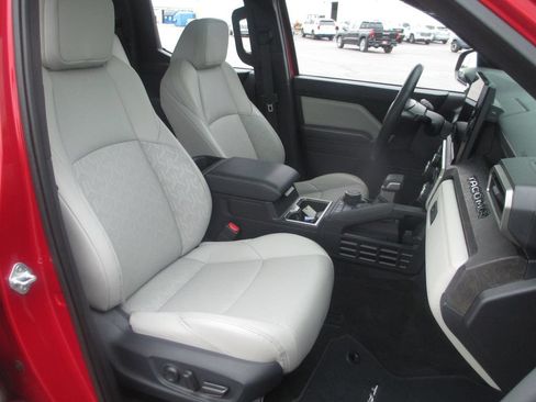 Used 2024 Toyota Tacoma Limited AWD/4WD image 24