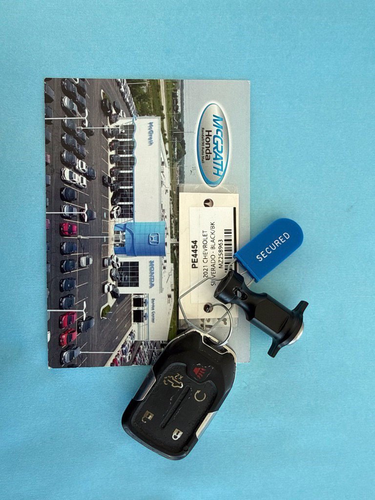 Used 2021 Chevrolet Silverado 1500 LT Trail Boss w/ Convenience Package II AWD/4WD image 4