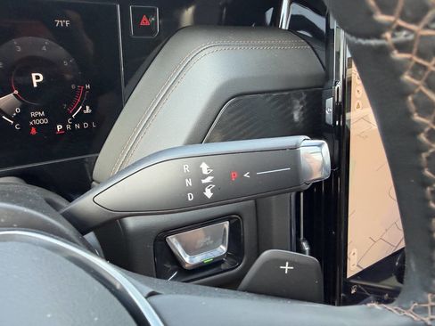 Used 2025 GMC Yukon XL AT4 w/ AT4 Premium Plus Package AWD/4WD image 21