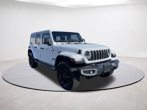 Used 2025 Jeep Wrangler Sahara image 1