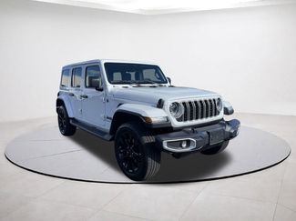 Used 2025 Jeep Wrangler Sahara video 1