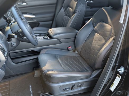 Used 2024 Nissan Pathfinder Platinum w/ Cargo Package image 17