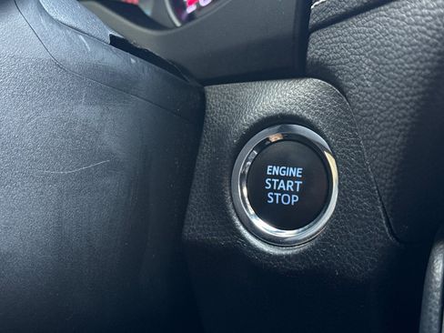 Used 2019 Toyota RAV4 XLE w/ Carpet Mat Package AWD/4WD image 15
