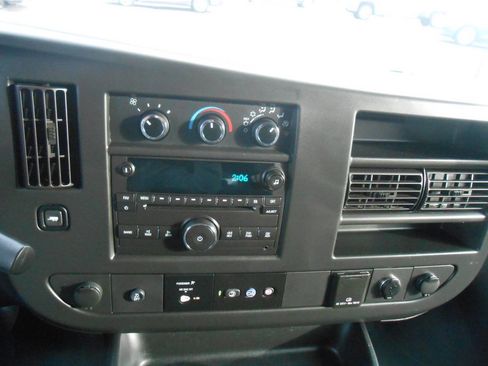 Used 2017 Chevrolet Express 3500 LT w/ LT Preferred Equipment Group image 16