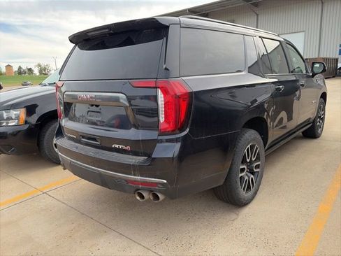 Used 2023 GMC Yukon XL AT4 w/ Technology Package AWD/4WD image 3