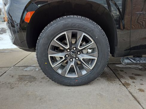 Used 2023 Chevrolet Tahoe Z71 w/ Luxury Package image 11