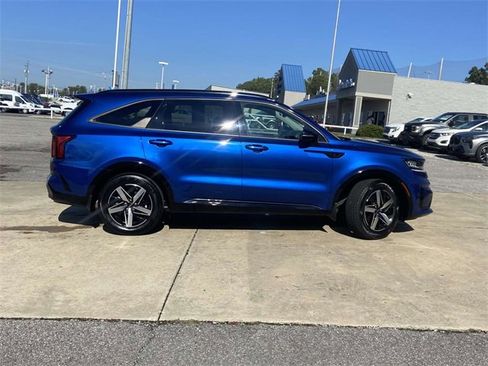Used 2022 Kia Sorento S w/ Panoramic Sunroof Package image 2