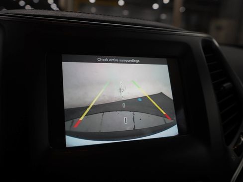 Used 2019 Jeep Cherokee Latitude w/ Popular Appearance Group FWD image 27