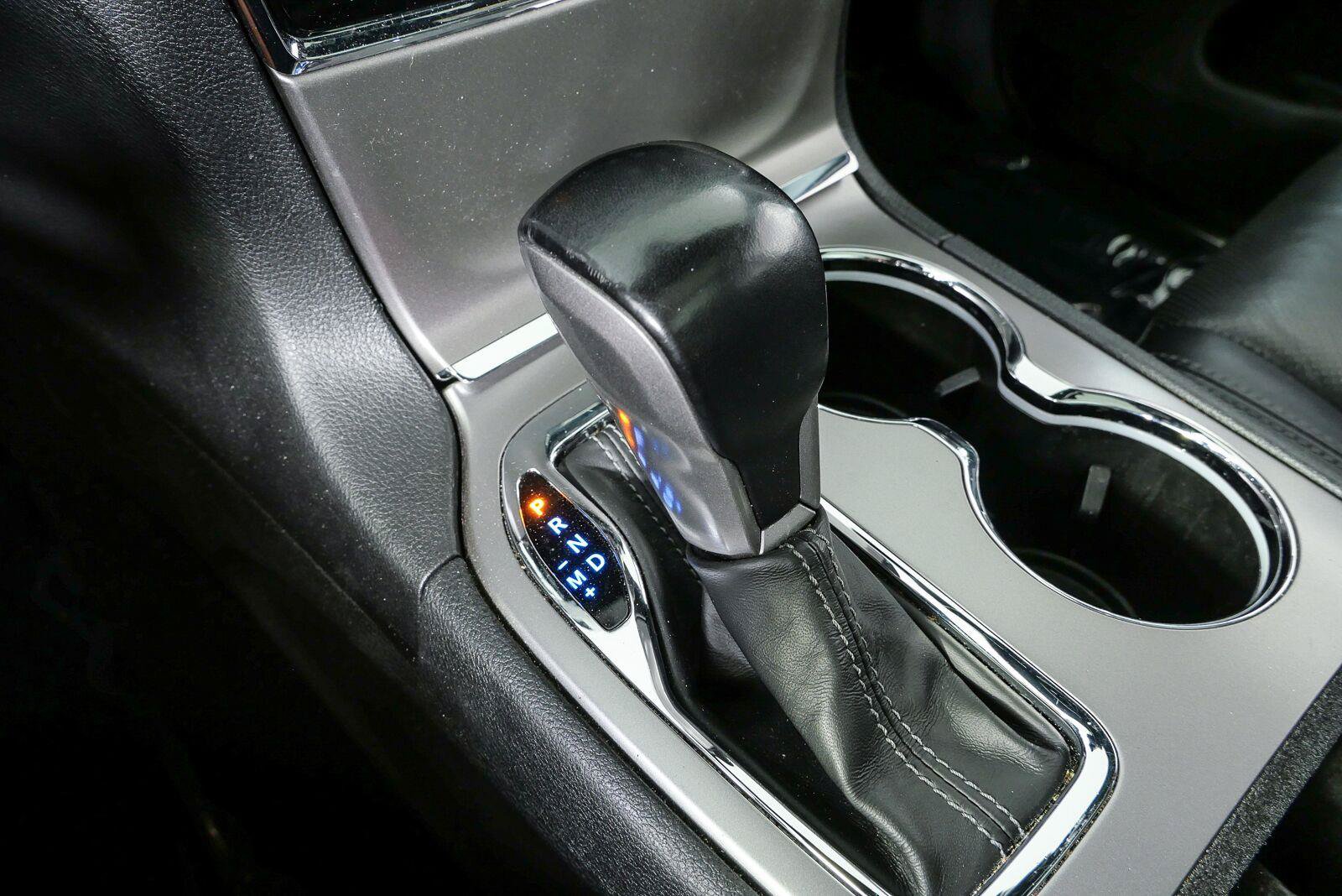 Used 2020 Jeep Grand Cherokee Overland RWD image 19