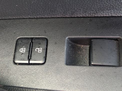Certified 2025 Toyota Corolla LE FWD image 31