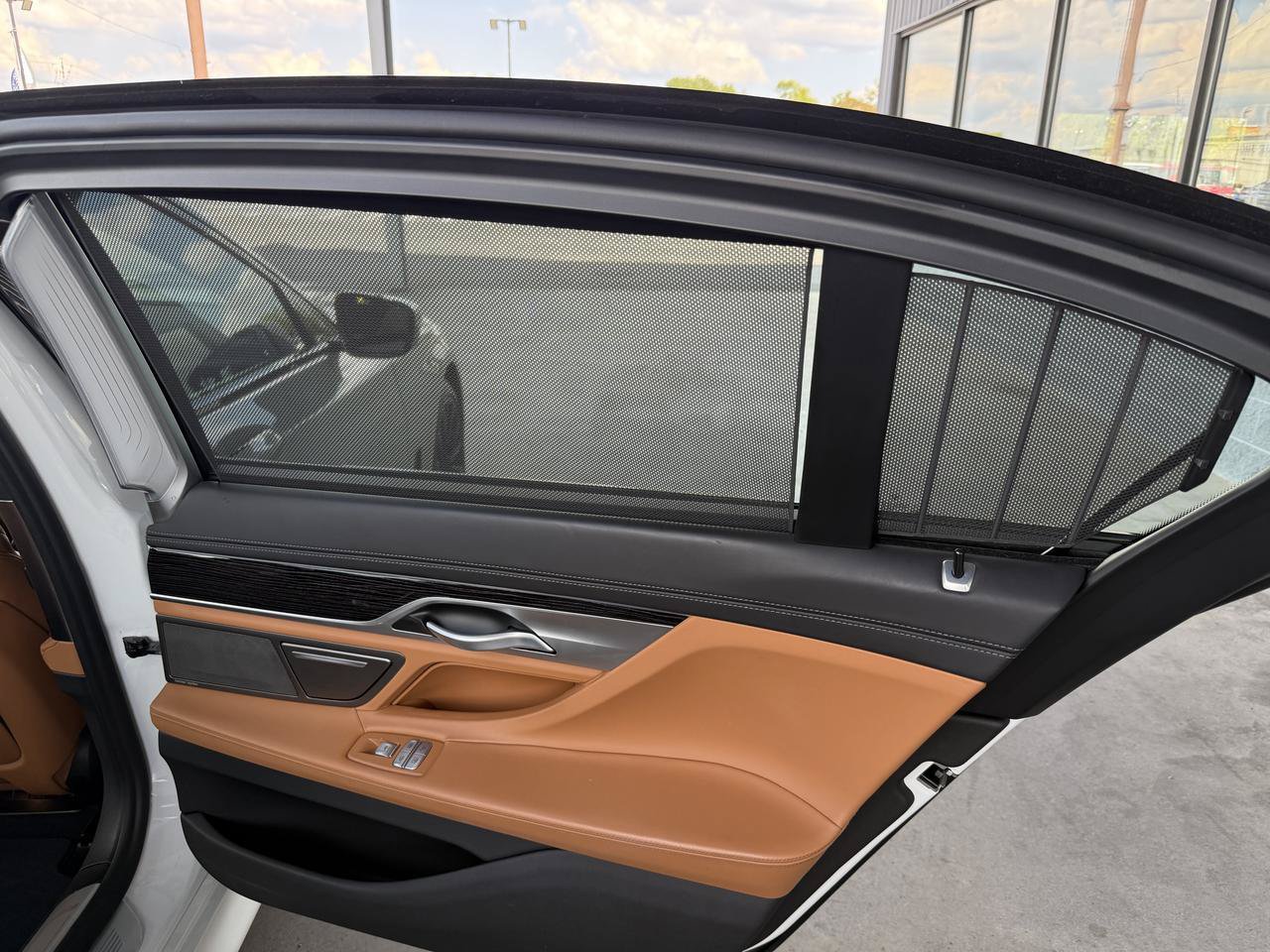 Used 2022 BMW 750i xDrive w/ Executive Package AWD/4WD image 36