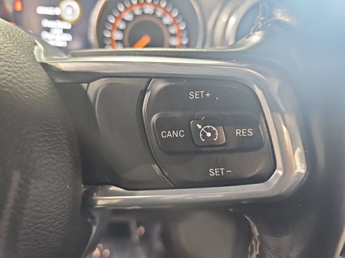 Used 2021 Jeep Wrangler Unlimited Sahara w/ Dual Top Group AWD/4WD image 23