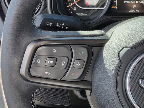 Used 2025 Jeep Gladiator Rubicon w/ Convenience Group image 17