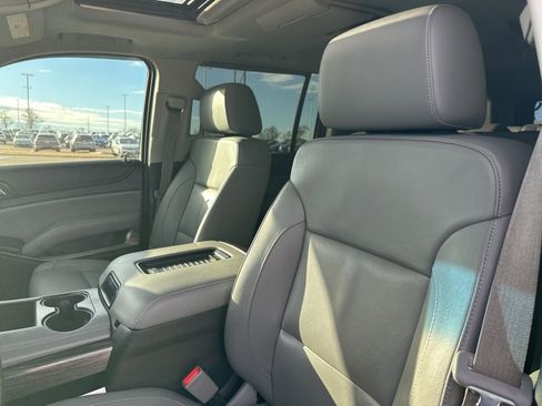 Used 2016 Chevrolet Suburban LT w/ Luxury Package image 9