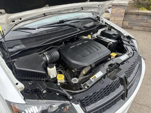 Used 2020 Dodge Grand Caravan SE FWD image 13