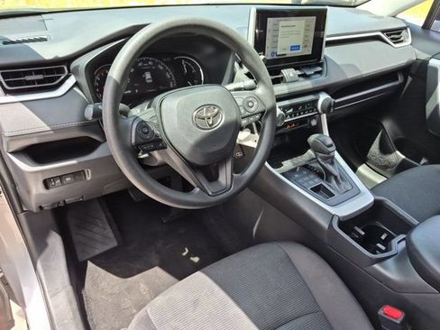 Used 2025 Toyota RAV4 LE AWD/4WD image 15