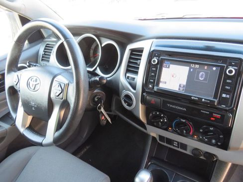 Used 2015 Toyota Tacoma 4x4 Double Cab w/ TRD Sport Package image 17