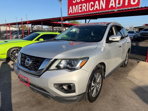 Used 2017 Nissan Pathfinder SL image 1