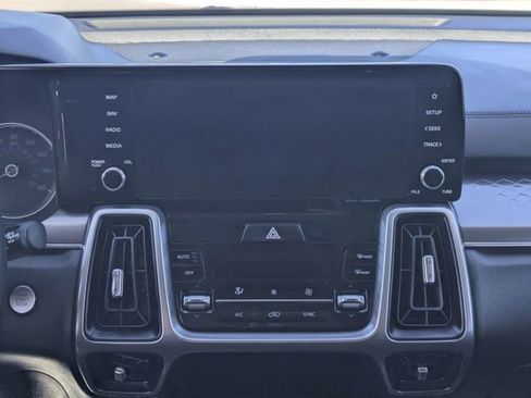Used 2023 Kia Sorento S w/ Panoramic Sunroof Package image 17