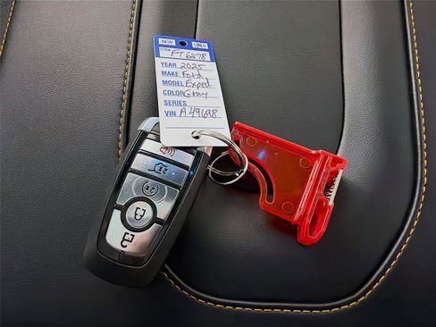 Used 2025 Ford Expedition Tremor AWD/4WD image 36