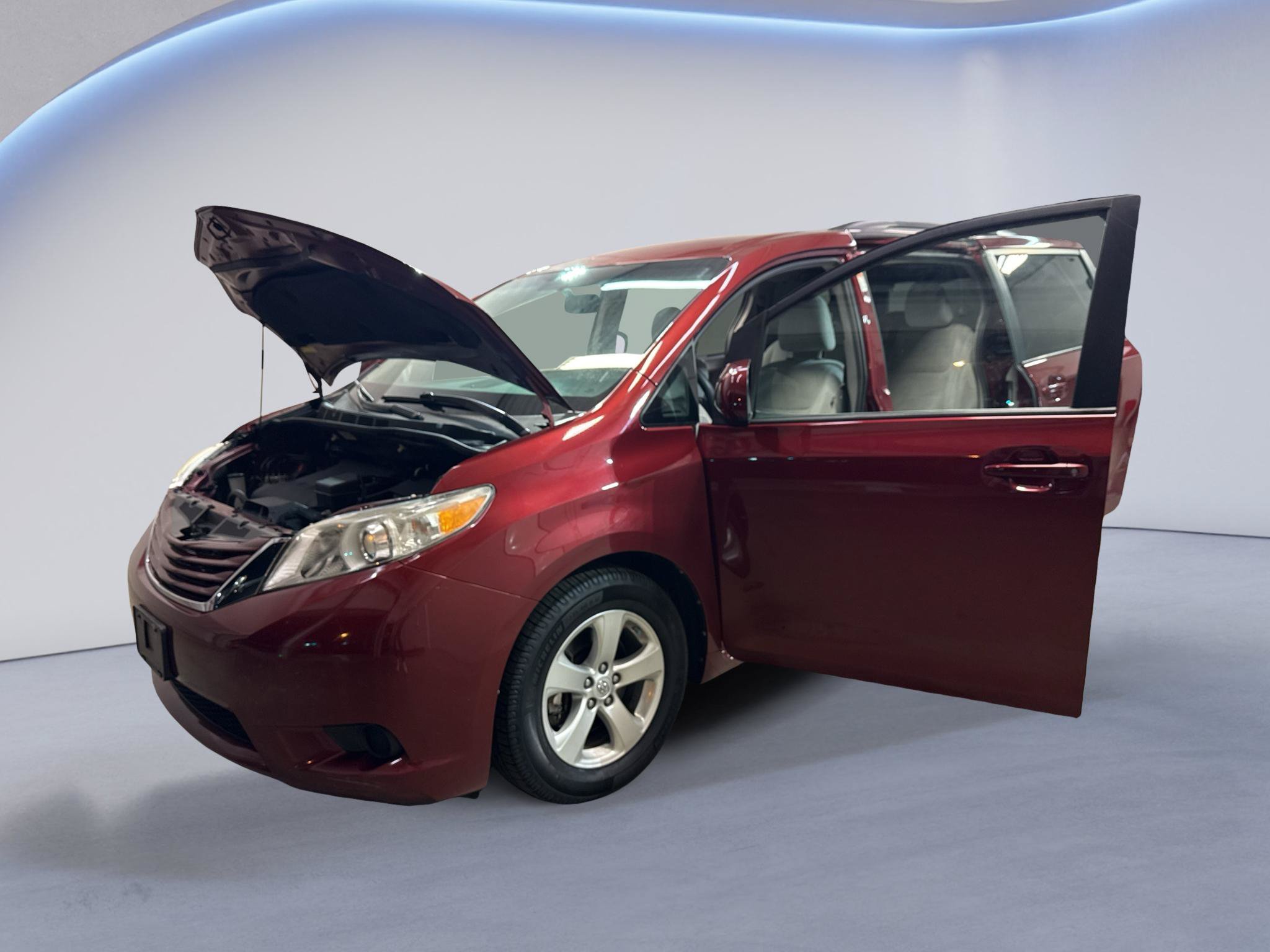 Used 2015 Toyota Sienna LE FWD image 11