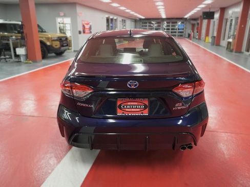 Used 2023 Toyota Corolla SE w/ SE Package image 5