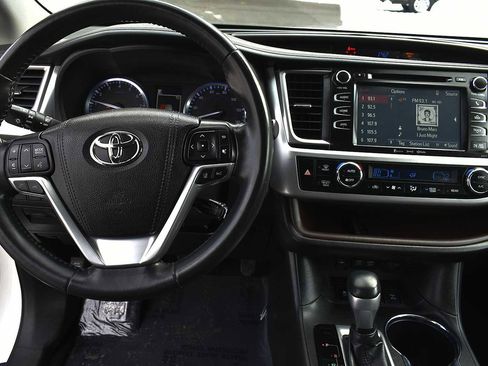 Used 2018 Toyota Highlander XLE image 14