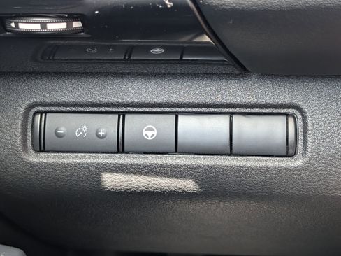 Used 2024 Nissan Pathfinder SV FWD image 22