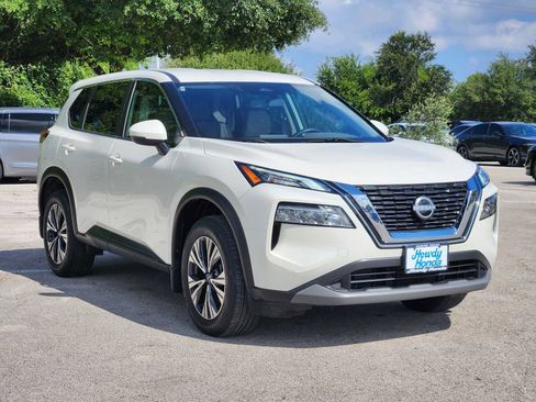 Used 2023 Nissan Rogue SV FWD image 3