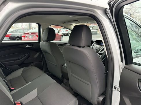 Used 2014 Ford Focus SE w/ SE Winter Package image 24