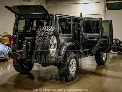 Used 2018 Jeep Wrangler Unlimited Sahara AWD/4WD image 80