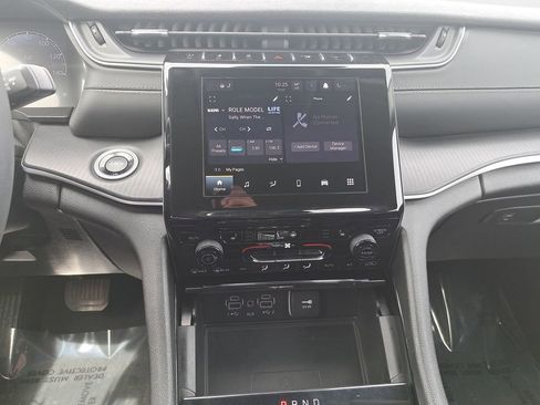 Certified 2023 Jeep Grand Cherokee Laredo w/ Luxury Tech Group I AWD/4WD image 21