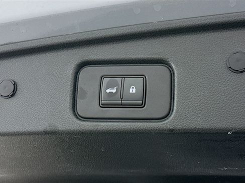 Used 2023 Nissan Pathfinder SL AWD/4WD image 32