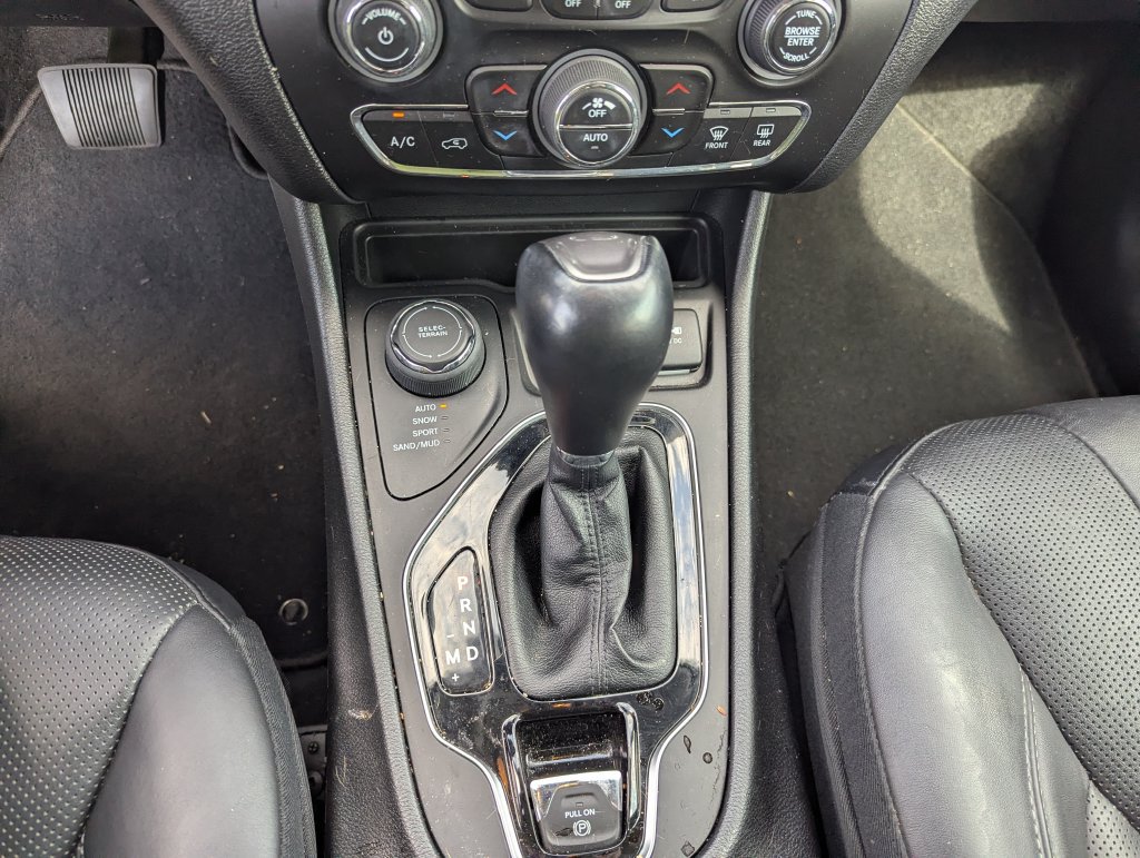 Used 2021 Jeep Cherokee Limited AWD/4WD image 13