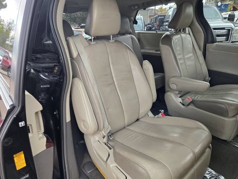 Used 2013 Toyota Sienna Limited w/ Premium Pkg AWD/4WD image 23