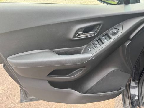 Used 2019 Chevrolet Trax LS FWD image 20