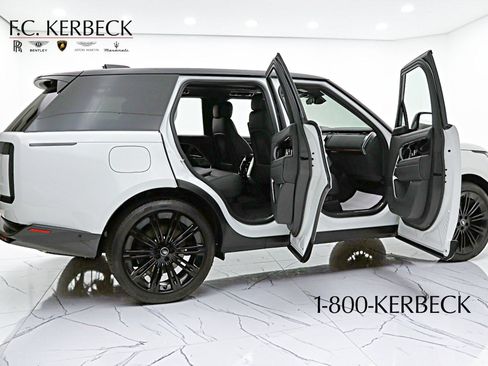Used 2025 Land Rover Range Rover SE AWD/4WD image 12
