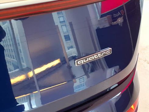 Used 2023 Audi Q7 3.0T Premium w/ Convenience Package image 18