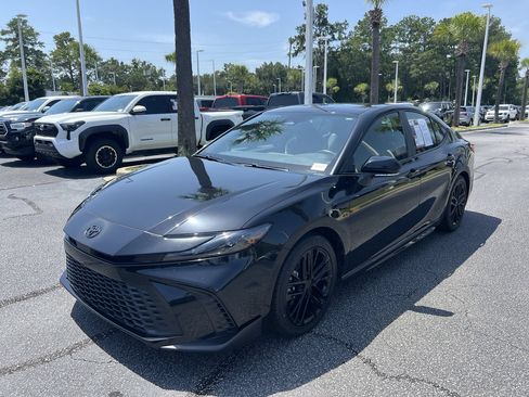 Used 2025 Toyota Camry SE FWD image 5