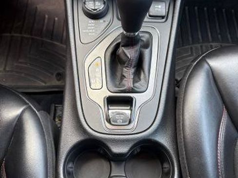Used 2020 Jeep Cherokee Trailhawk w/ Cold Weather Group AWD/4WD image 17