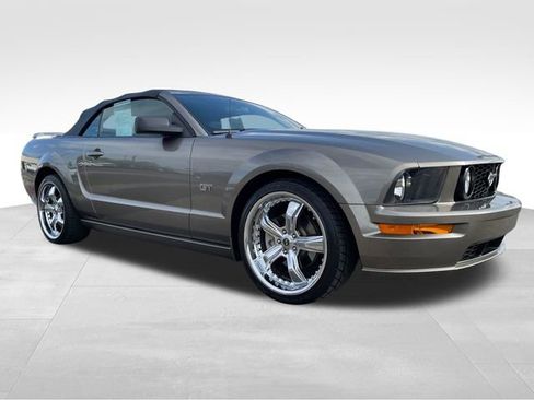 Used 2005 Ford Mustang GT RWD image 7